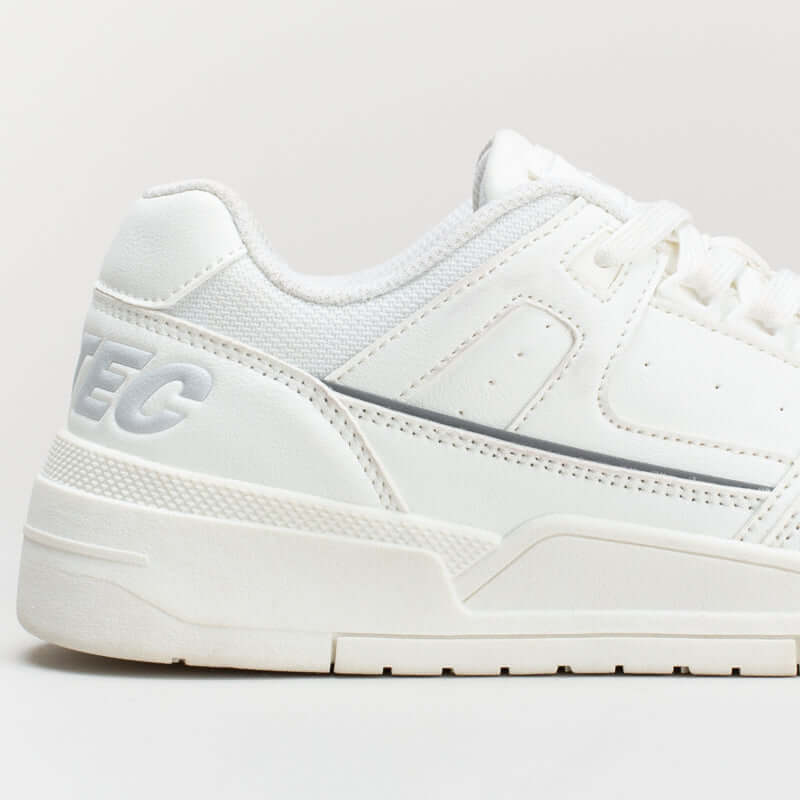 HI-TEC Freeline women's lace-up sneakers in white, featuring a classic silhouette for secure fit and timeless style.