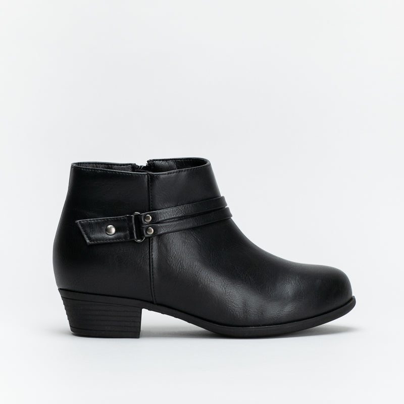 Giovanni Women Comfort Ankle Boot With Stud Detail _ 137717