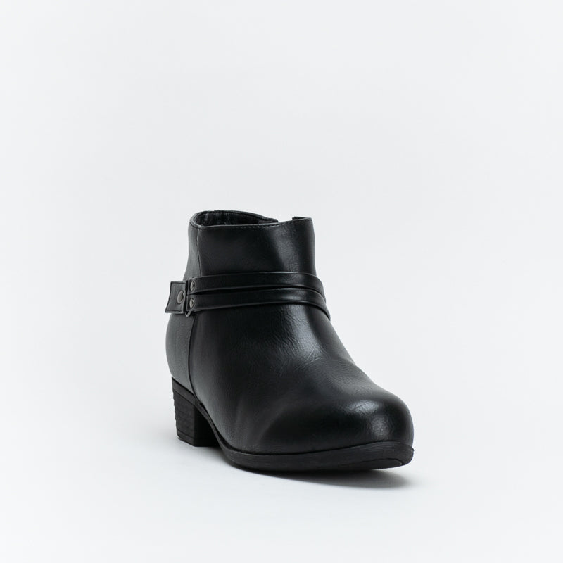 Giovanni Women Comfort Ankle Boot With Stud Detail _ 137717