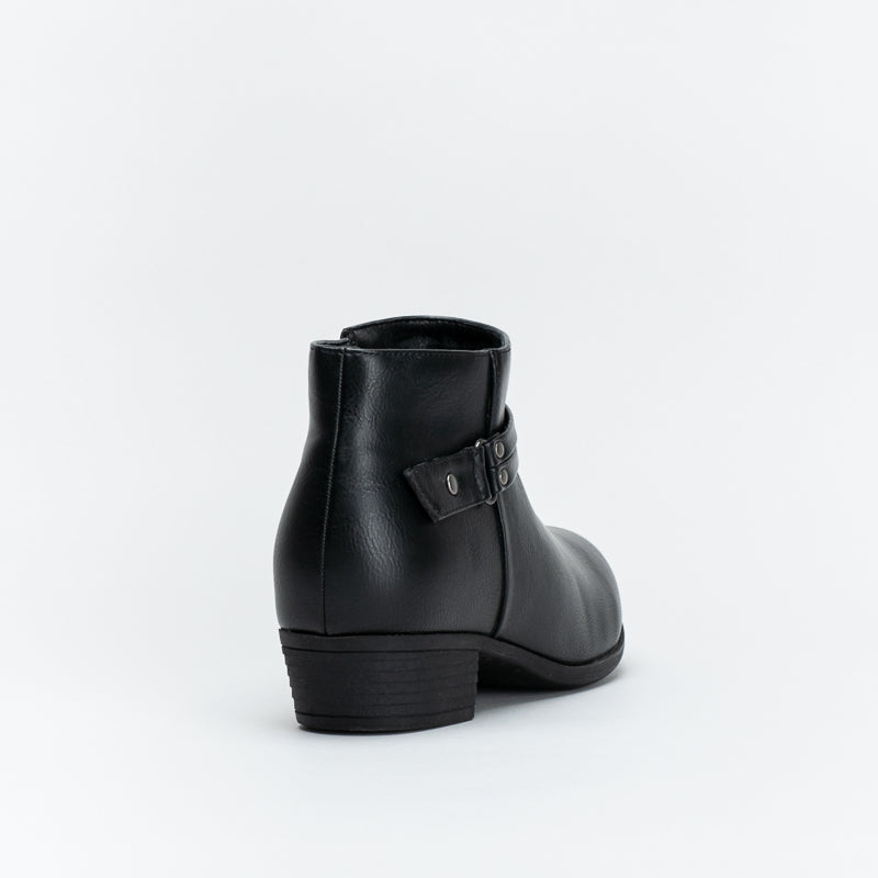 Giovanni Women Comfort Ankle Boot With Stud Detail _ 137717