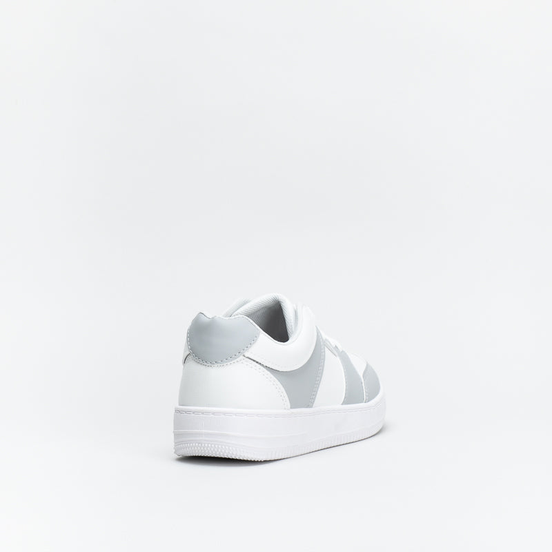 Unreal Women Court Sneaker _ 137650