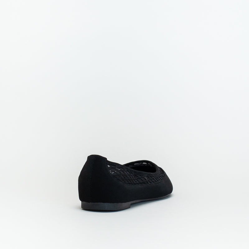 Unreal Women Pointy Flat Pump _ 142995