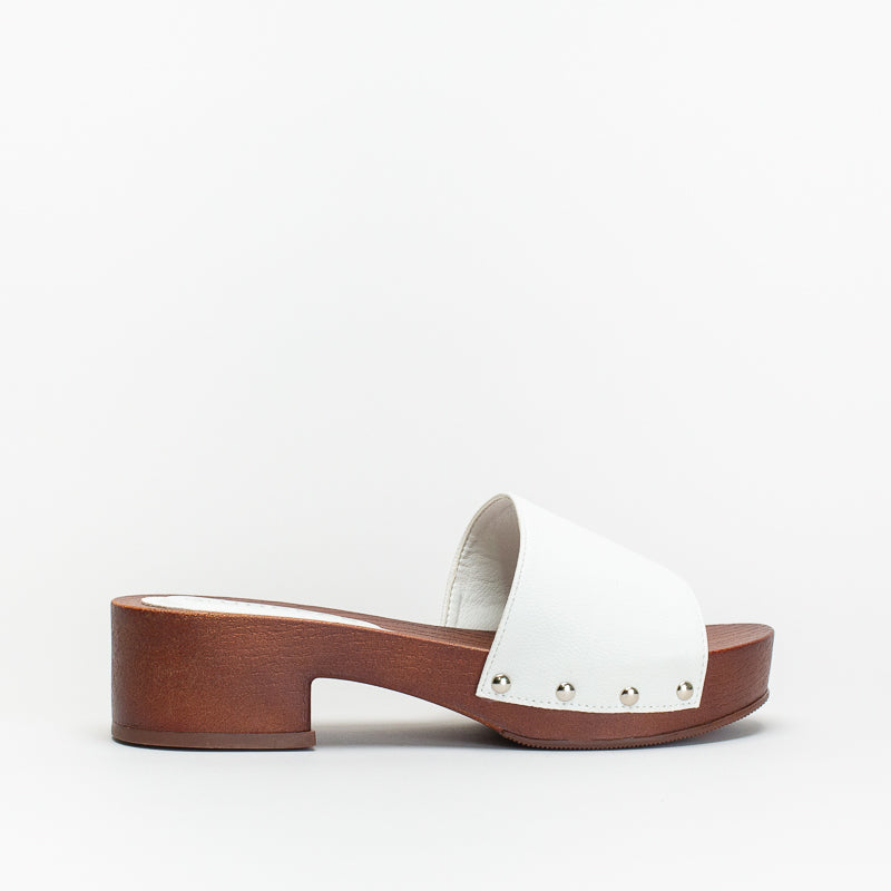 Unreal Women Classic Wood Look Mule _ 142866