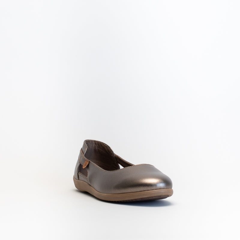 Pierre Cardin Women Sporty Cut Out Pump _ 152970