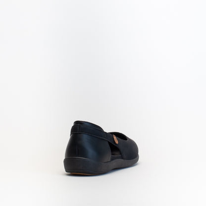 Pierre Cardin Women Sporty Cut Out Pump _ 152970