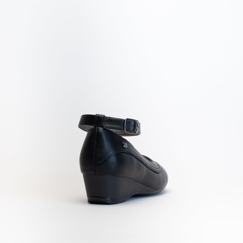 Giovanni Women Wedge With Ankle Strap Shoe _ 150596