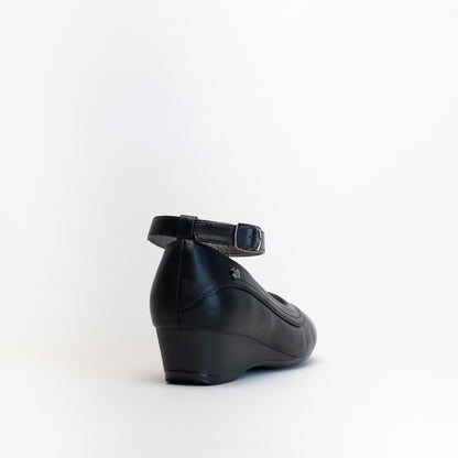 Giovanni Women Wedge With Ankle Strap Shoe _ 150596