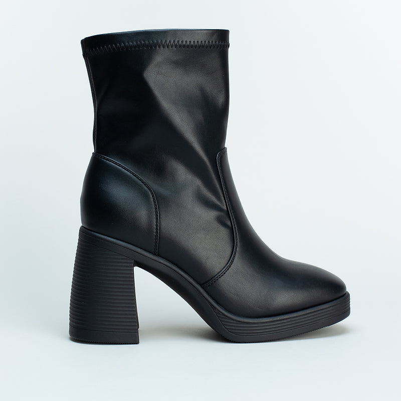 Block Heel Boot _ 160045