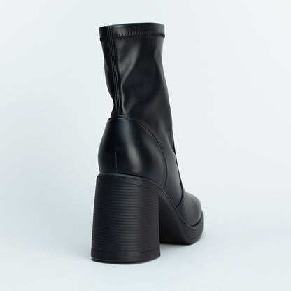 Block Heel Boot _ 160045