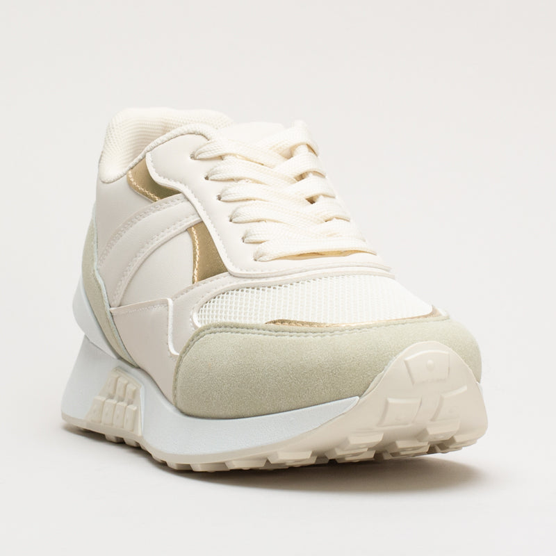 Sneaker with Metallic Detail _ 160478