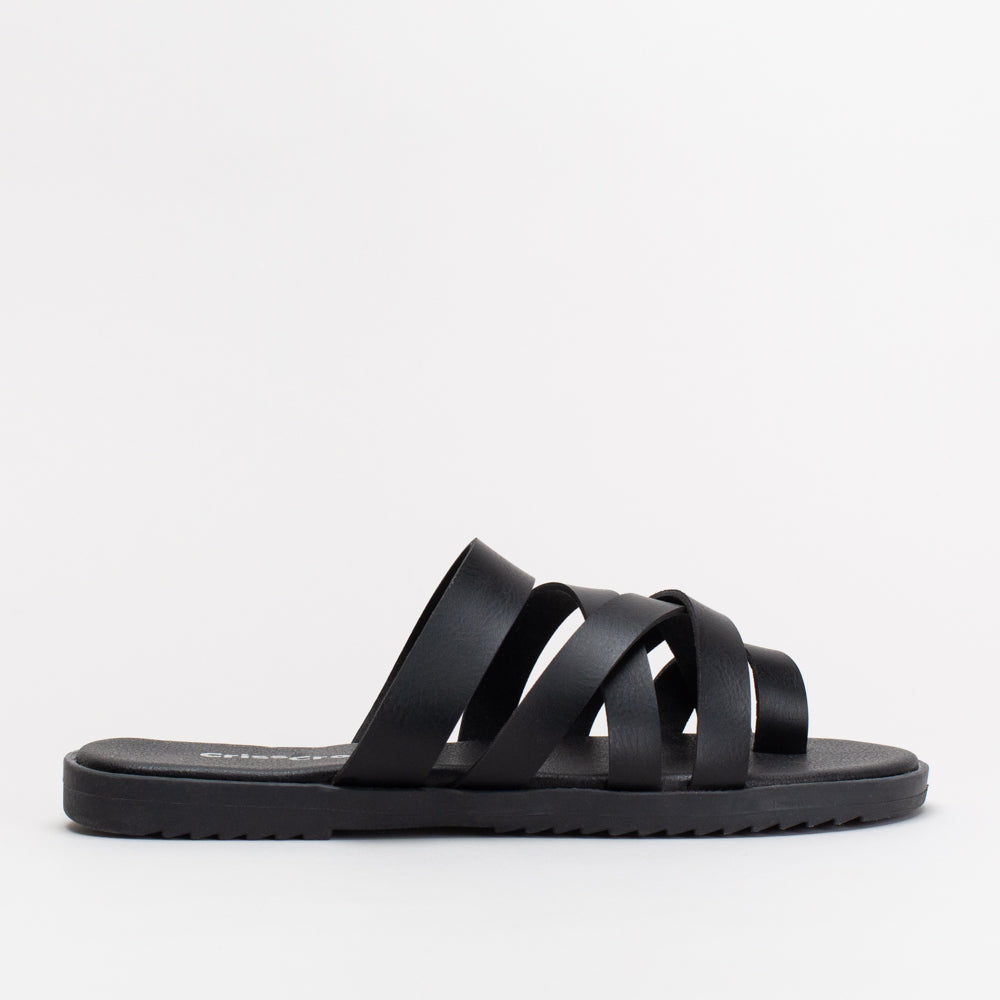 Boys flip flops with strap outlet