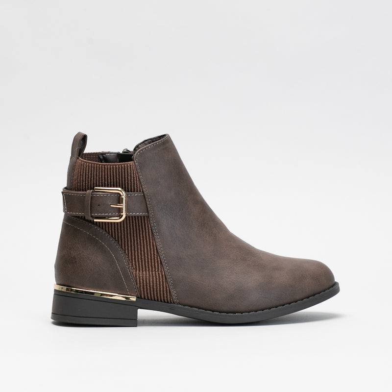 Metal trim chelsea discount boots